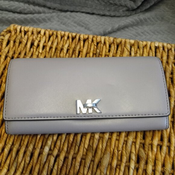 Michael Kors Leather wallet in gray - Picture 1 of 4
